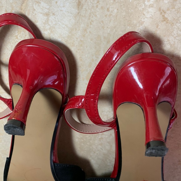 BETSY JOHNSON Slingbacks, black white polka dot vamp, big bow, red heel. 6.5 EUC - Picture 6 of 11